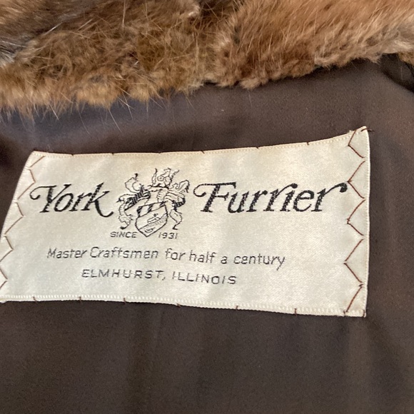 Muskrat Fur Vintage Stroller Coat - Picture 7 of 13
